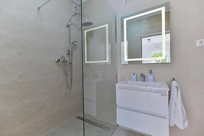 Two Bedroom Apartment with Terrace and Pool