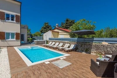 Villa in Premantura mit Schwimmbecken