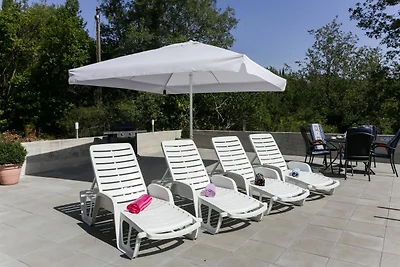 Villa Harmonia con patio e piscina in comune