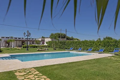Rosso con piscina - spiaggia privata inclusa