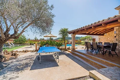 Friedliche Landvilla mit Pool