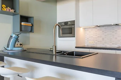 Modern appartement met frontaal zeezicht