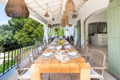 Villa in Valbonne met zwembad en sportvelden