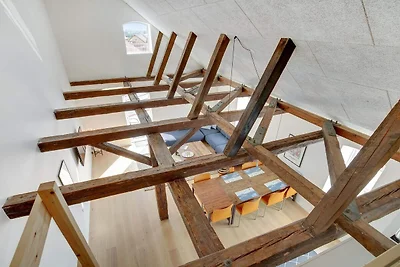 Zweigeschossiges Loft mit großer Terrasse
