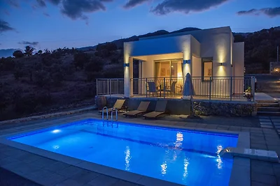Villa in Agia Galini mit Pool und Bergblick