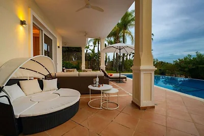 Villa in Marbella mit Schwimmbecken