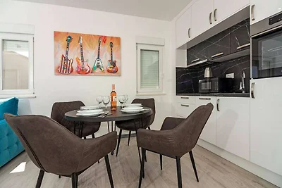 Modern Apartments with Private Balcony - Prem...