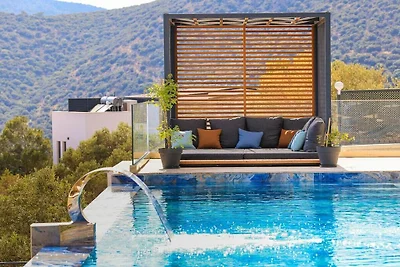 Villa in Kalkan mit Schwimmbecken