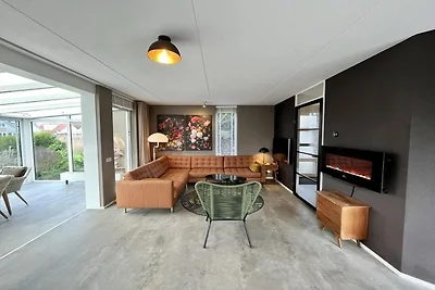 Deluxe-Bungalow am Wasser mit Steg