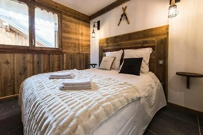 Ampio appartamento in legno antico sulle pist...