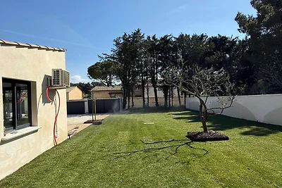 Villa mit Pool und Jacuzzi nahe Châteauneuf-d...