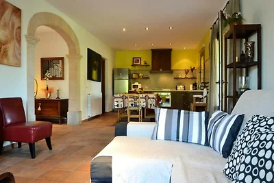 Villa in Muro met zwembad en tuin