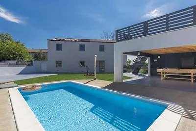 Villa in Tinjan mit Schwimmbecken