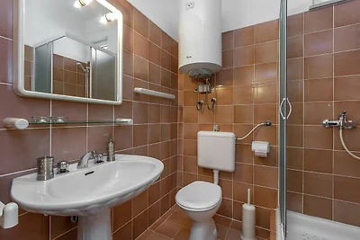 Wohnung in Vinkuran mit Garten