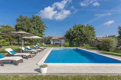 Mamesa with pool near Rovinj