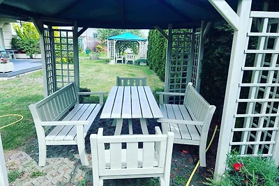 Schöne Ferienwohnung mit Terrasse für 3...