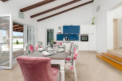 Villa Dea - Luxury Villa with Outdoor Swimmin...