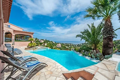 Luxuriöse Villa in Les Issambres mit Swimming...