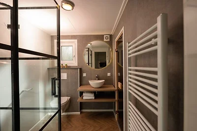 Premium-Lodge mit Whirlpool und Sauna für 5...