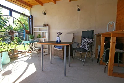Einladende Ferienwohnung in Wiek mit Garten
