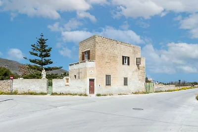 Casa vacanze in stile isolano con piscina a F...