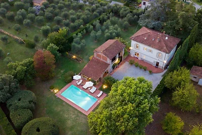 Landhaus in Lucca mit Salzwasserpool