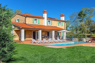 Villa in Nedescina mit Schwimmbecken