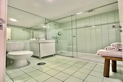 Charming 2-Bedroom Apartment in Porto