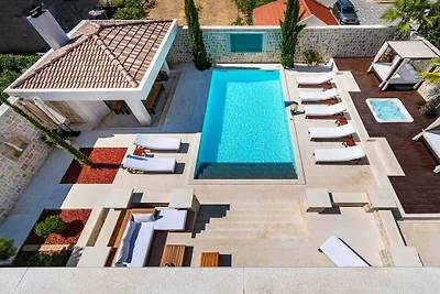 Villa a Polača con piscina