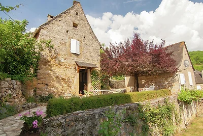 Idyllisches Cottage mit Terrasse in Roziers