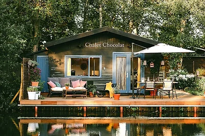 Geel Chalet in Netevallei