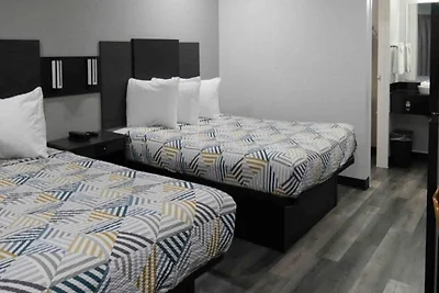 1 Queensize Bed | Mobil Access Tub | Ns...