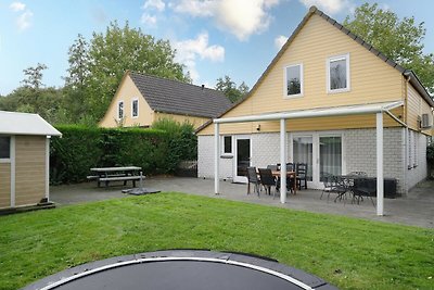 Ruim vakantiehuis met sauna nabij strand