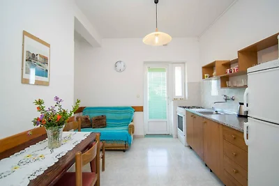 Comfortable Kastel Stafilic Apartment with Ba...