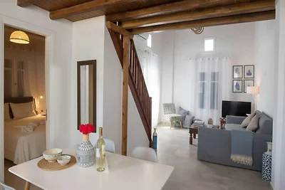 Soggiorno a bordo piscina con vista sulla...