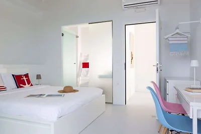 Kuro Beach House