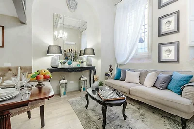 Chic suite, Steps from Torre Guinigi