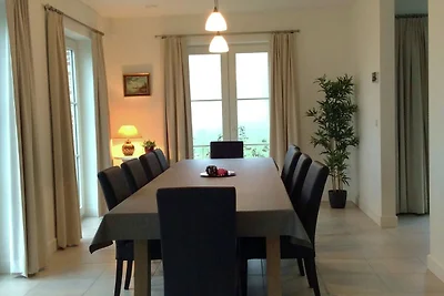 Geräumiges Ferienhaus in Sint-Amands mit...