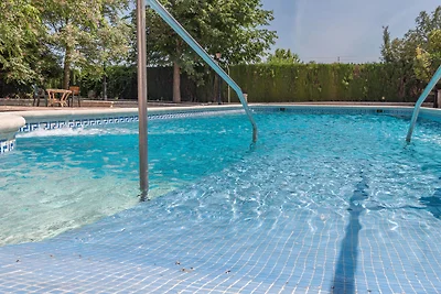 Moderne Villa mit privatem Pool