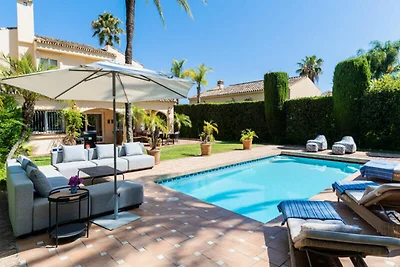 Villa in Los Monteros vlakbij het strand van...