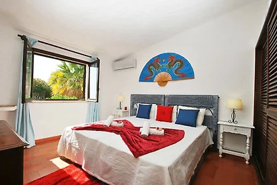 Villa in Santa Eulália nahe Praia da Oura