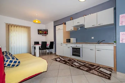 Apartamento vacacional en Labin con piscina.