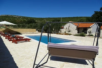 Ferienhaus in Benkovac mit Schwimmbecken