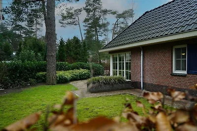 Villa in Beekbergen mit Terrasse