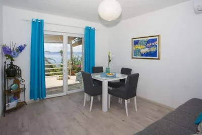 One Bedroom Apartment With Terrace And Sea Vi...