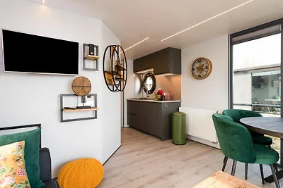 Casa galleggiante nel porto turistico