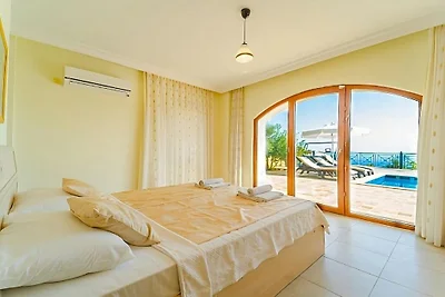 Villa in Kalkan mit Schwimmbecken