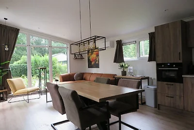 Schöner Bungalow in Hoenderloo mit Kamin