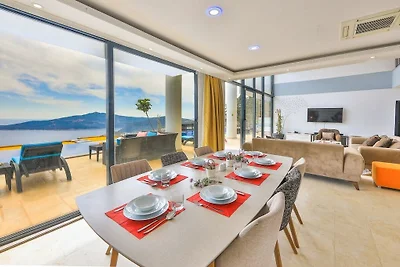 Villa in Kalkan mit Schwimmbecken