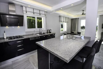 Villa in El Rosario met uitzicht op zee en...